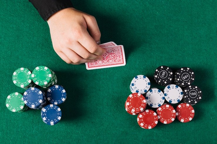 Bagan tingkat loyalitas bantentoto menampilkan manfaat progresif dari Member hingga Diamond
